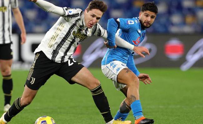 Il Napoli fa “ballare” la Juventus. Chiesa: brutta scena nel finale