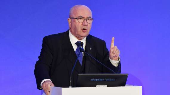 Tavecchio non ha dubbi: “ADL venderà il Bari e rimarrà a Napoli”