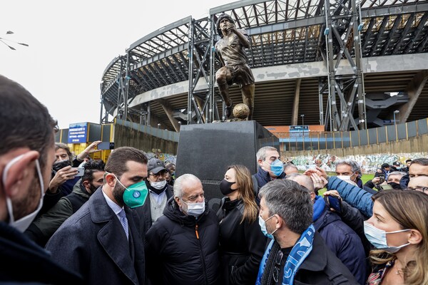 Tensione Napoli-Comune per lo stadio Maradona: “Milioni di debiti”