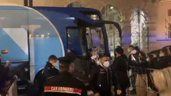 VIDEO TN – Il Napoli arriva a Torino: l’ingresso degli azzurri in hotel