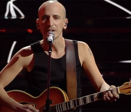 Chi è Giovanni Truppi, il cantautore napoletano che ha esordito a Sanremo in canottiera