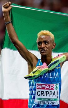 Crippa vince la Half Marathon di Napoli ed entra nella storia: è il primo italiano a metterci meno di un’ora