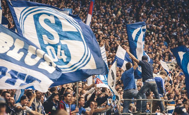 Lo Schalke 04 decide di rimuovere il logo Gazprom dalle maglie