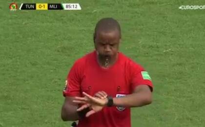 L’arbitro di Tunisia-Mali: «Stavo per morire, Dio mi ha detto di fischiare prima la fine»