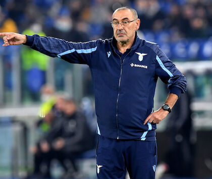 Sarri: «Il mercato è chiuso, inutile parlarne. Se sono scontento? Non cado nelle vostre trappole, ho 63 anni»