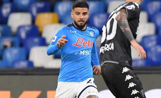 GAZZETTA – Futuro Insigne, le tre soluzioni interne. Per il mercato si aspetterà la Champions