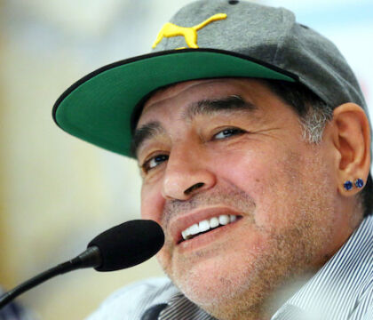 Gli eredi legittimi di Maradona: «Da luglio a novembre hanno ridotto Maradona a una condizione di servitù con alcol e droghe»