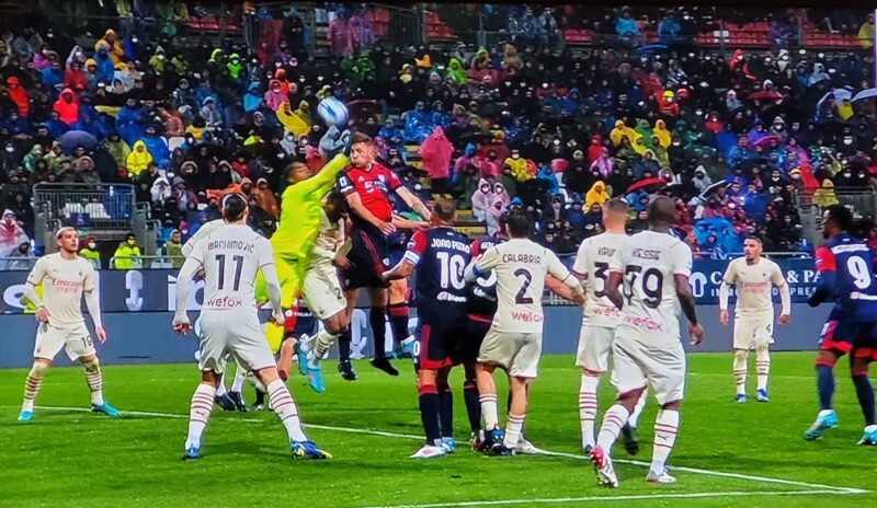 Maignan fallo da rigore su Lovato, Mazzari scontro con Marelli. Mani di Bennacer non visto?