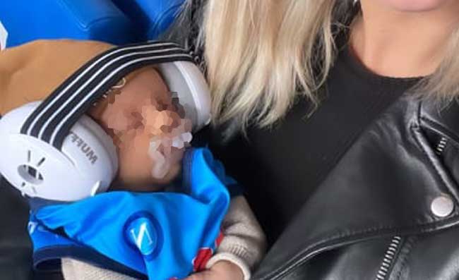 Mertens, dolcissimo papà. Col biberon allatta Ciro in uno scenario incantevole (VIDEO)