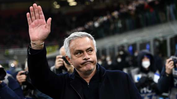 Roma, infortunio per Mancini. Mourinho: “E’ preoccupante, abbiamo giocato su un campo di plastica”