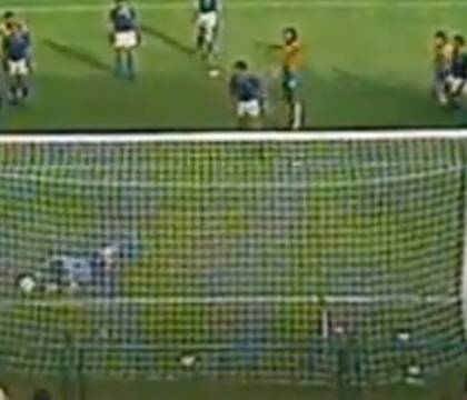 I 40 anni di Italia-Brasile 3-2. Quella parata di Zoff sulla linea e nessun accerchiamento all’arbitro