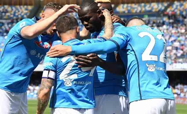 Napoli, arrivano due belle notizie (dai giornali): tifosi più sereni