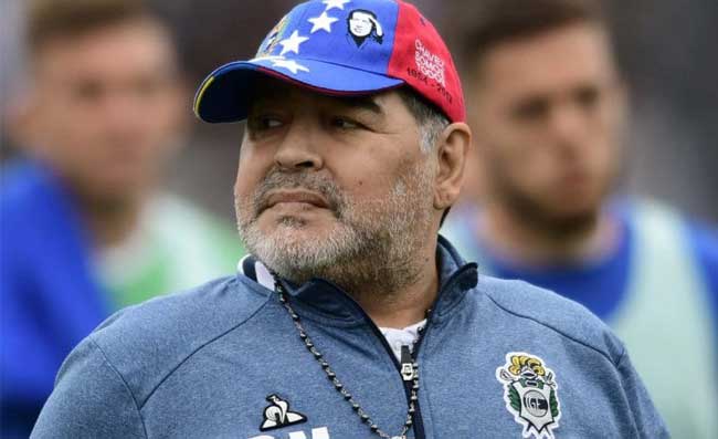 Maradona, tifosi scatenati: “Era in tribuna per Italia-Argentina”. La foto misteriosa è virale