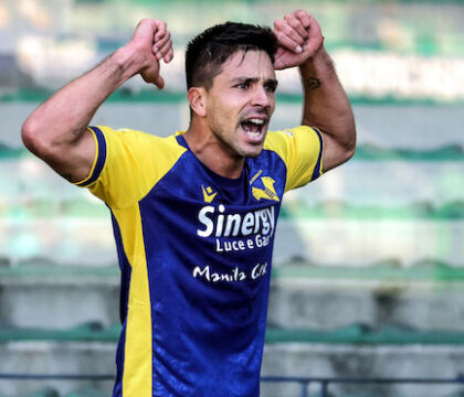 Gazzetta: per Simeone si tratta sul prezzo, il Verona chiede 18 milioni, il Napoli non va oltre i 15