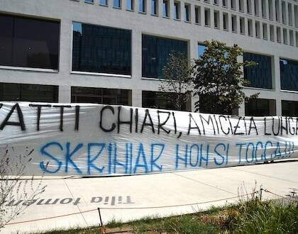 Gli ultras nella sede dell’Inter per avere rassicurazioni su Skriniar, ma Marotta non può dare garanzie