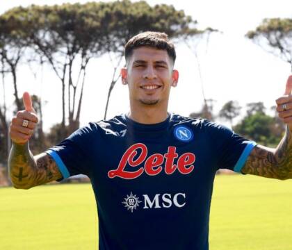 Kvaratskhelia e Olivera salutano i tifosi del Napoli (VIDEO)