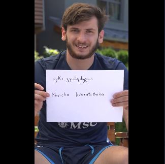 Kvaratskhelia scherza sul suo nome su Twitter e dà una mano ai tifosi: «Potete chiamarmi Kvara»