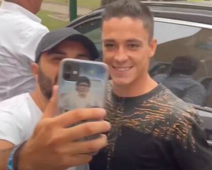 Raspadori a Villa Stuart, avete mai visto un calciatore più felice di lui con i tifosi? (VIDEO)