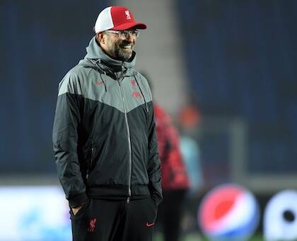 Il Daily Mail ironizza: «Non è che i giocatori del Napoli hanno letto il libro di Lijnders sulle tattiche di Klopp?»