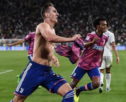 Il gol di Milik annullato ha oscurato il dibattito su Peppa Pig e il lutto per la regina