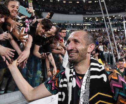 In America Chiellini gioca a fare Pirlo: assist di esterno sinistro di cinquanta metri – VIDEO