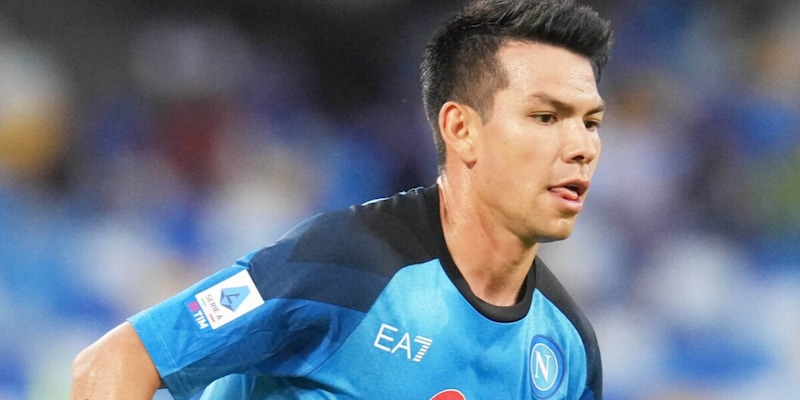 Lazio-Napoli, Lozano esce in barella dopo uno scontro aereo con Patric