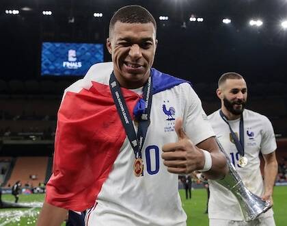 Mbappé non si fa fotografare con la Nazionale francese: «Vanno ridiscussi i diritti d’immagine»