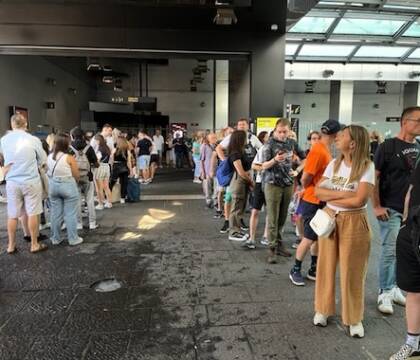 Napoli, a Piazza Garibaldi venti minuti per fare un biglietto della metropolitana