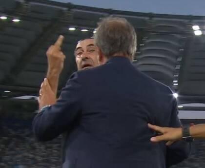 Sarri: «Il dito medio a Marroccu? Pensavo mi avesse provocato, a fine partita ci abbiamo scherzato su»