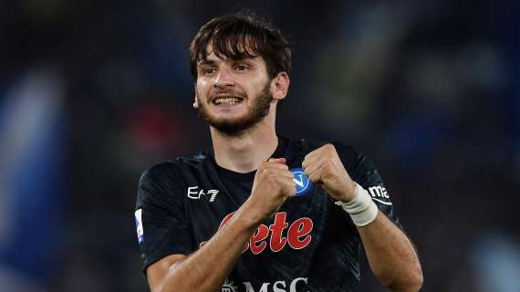 Dall’Inghilterra: “Se Kvaratskhelia continua così inizierà a piacere anche a Klopp”