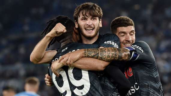 Quotidiani ai piedi di Kvaratskhelia: “Gol e palo, MVP di agosto e capocannoniere. Cosa si vuole di più?”