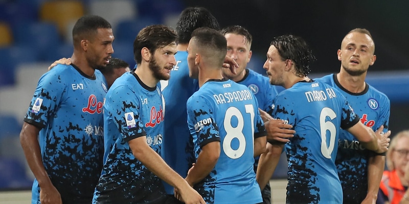 A Napoli segnano tutti: in 15 sulla giostra del gol