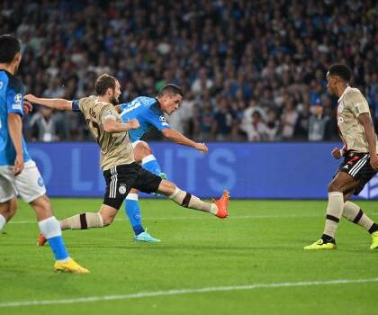De Telegraaph: il Napoli surclassa ancora l’Ajax in Champions League