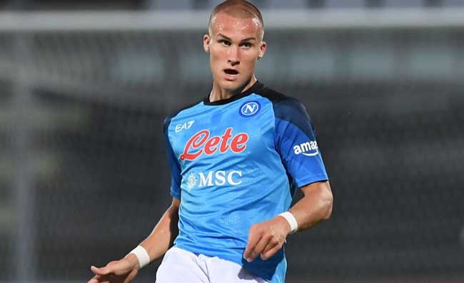 GAZZETTA – Roma-Napoli, Spalletti lancia Ostigard. Mourinho ha tre dubbi