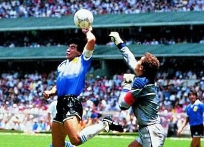 Maradona, il pallone del gol di mano all’asta il 16 novembre