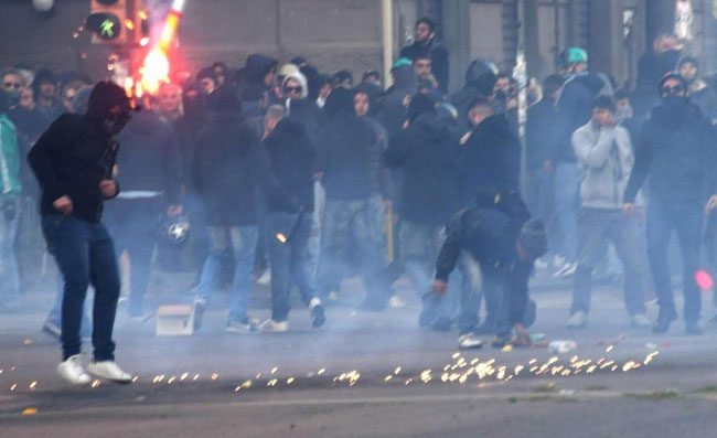 Napoli-Ajax, un patto criminale dietro la caccia ai tifosi. Retroscena shock