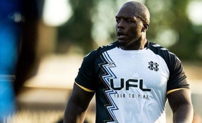 Akinfewa lascia il calcio per dedicarsi al wrestling: la parabola dell’ex Swansea