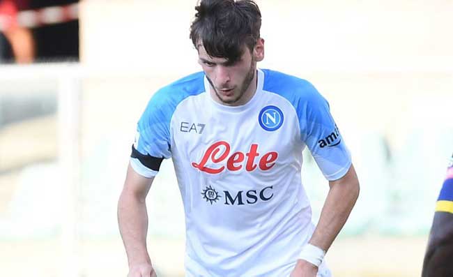 Kvaratskhelia, il papà: “Napoli emozione unica. Futuro? Nessuno ci ha parlato del contratto”