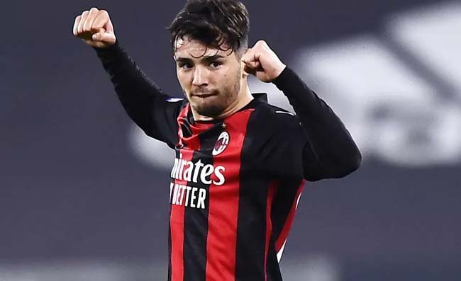 Milan a pari punti col Napoli, Pioli: “Andiamo avanti con i nostri principi. Diaz? Non lo fermano”