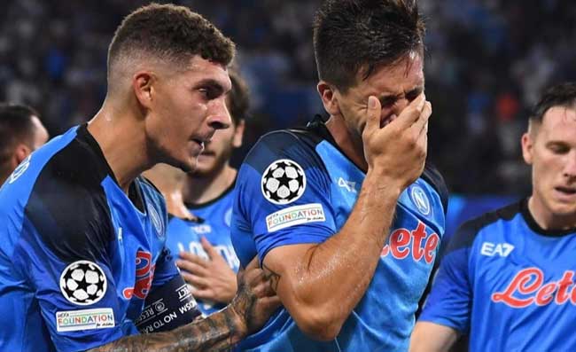 Napoli-Ajax, Osimhen a Kvaratskhelia: “Tocca a te”. Simeone da applausi a fine gara