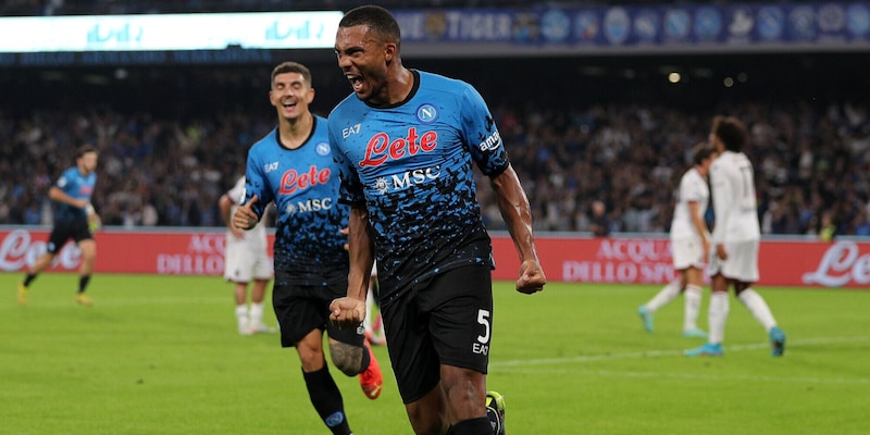 Napoli, Juan Jesus va in gol con la maglia di Halloween e diventa ‘BatJuan’