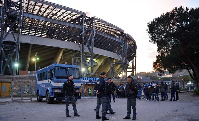 Napoli, il Questore: “Numerosissime aggressioni ai danni dei tifosi dell’Ajax”