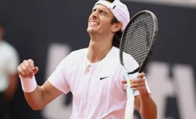 Napoli è di Musetti: il tennista carrarese vince l’ATP 250 battendo Berrettini