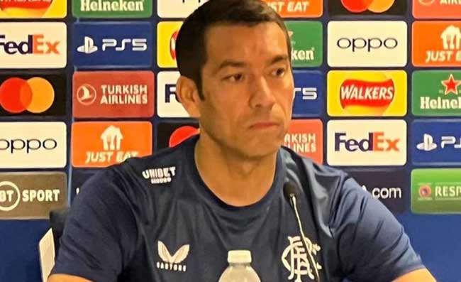 Rangers, van Bronckhorst: “Napoli tra le top d’Europa, batterlo sarà la nostra ultima possibilità”