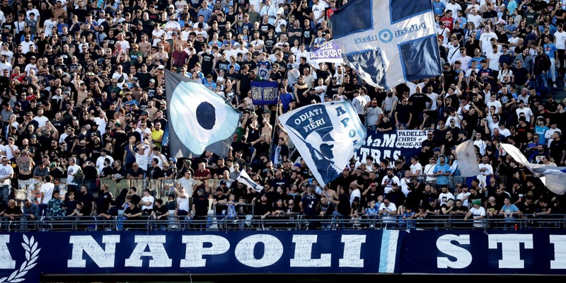 Napoli, centomila tifosi tutti al Maradona