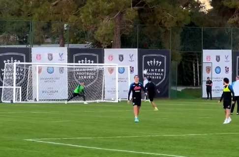 VIDEO – “Guardate fino alla fine”, il Napoli si allena con i tiri da fuori area