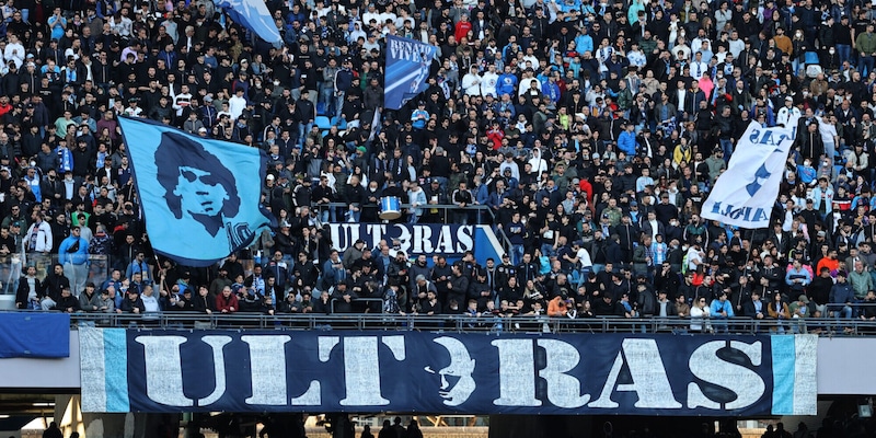 Napoli-Roma, lo stadio Maradona sarà tutto azzurro