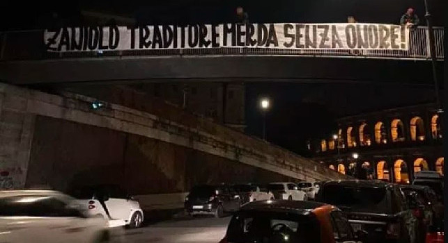 Roma nel caos: striscione contro Zaniolo: “Traditore m**da senza onore!” – FOTO