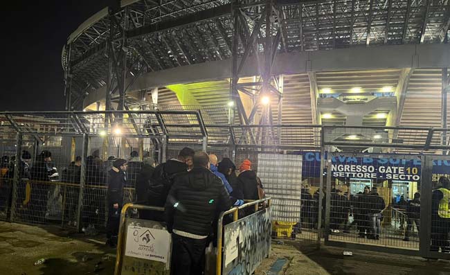 Stadio Maradona, alt ai tifosi del Napoli: ingresso insolito per i giocatori della Roma
