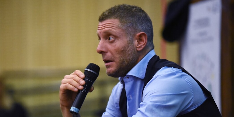 Il messaggio di Lapo Elkann prima di Napoli-Juve: “Segnate gol, gol, gol”. Poi aggiunge un dettaglio